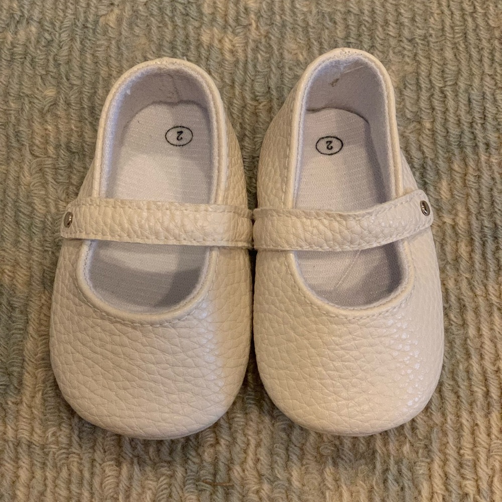 Beautiful white t strap mocassins